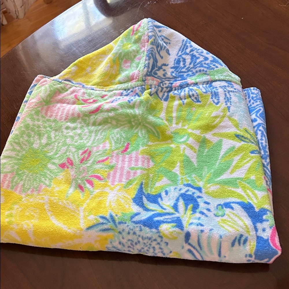 Lilly Pulitzer Towel - Picture 3 of 3